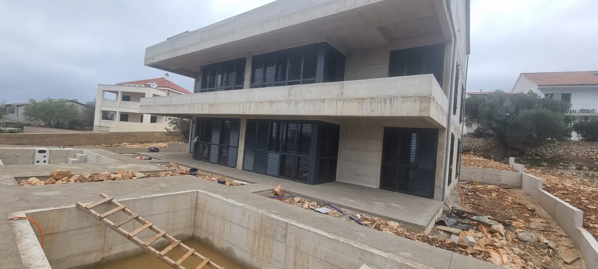 Villa-Lun-otok-Pag-Zavrsni-radovi-izrada-glazure